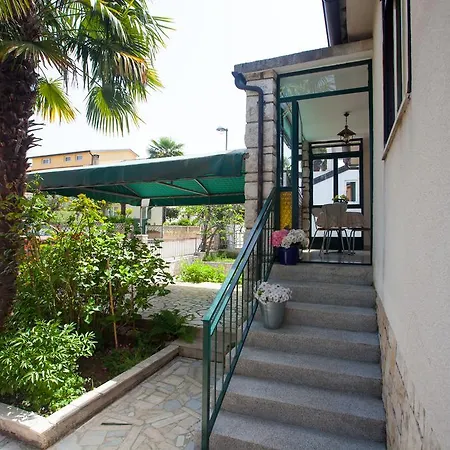 Apartment Apartman Adria *